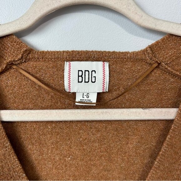 Urban Outfitters BDG Tan Valeria Cropped V-Neck Sweater Women’s Size Large - Picture 3 of 6